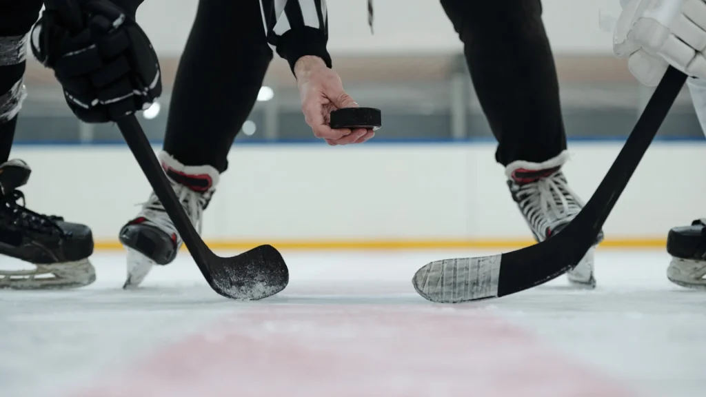 What’s the Difference Between DEK and Ice Hockey Equipment?